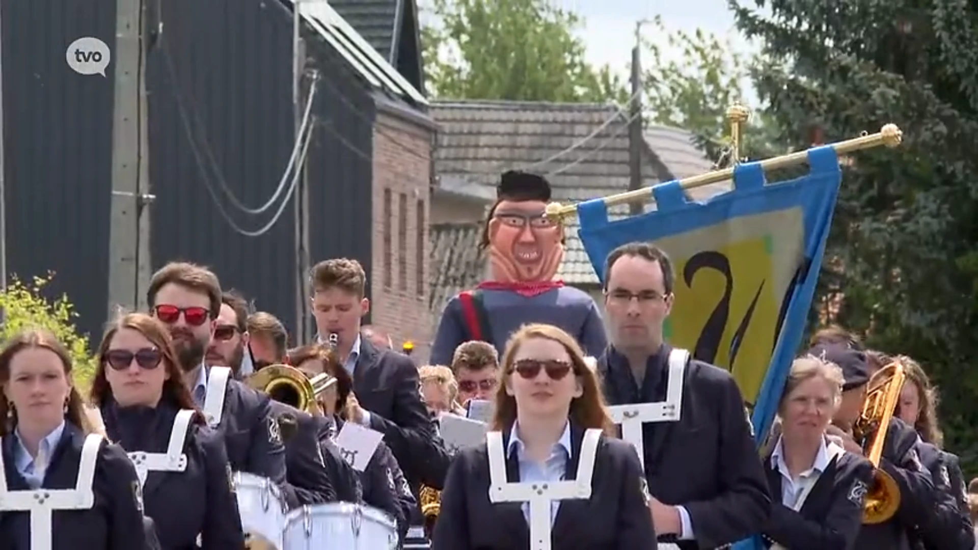 De Turfboerstoet trok weer door Denderhoutem: "In Atom ist'er alt bosj op"