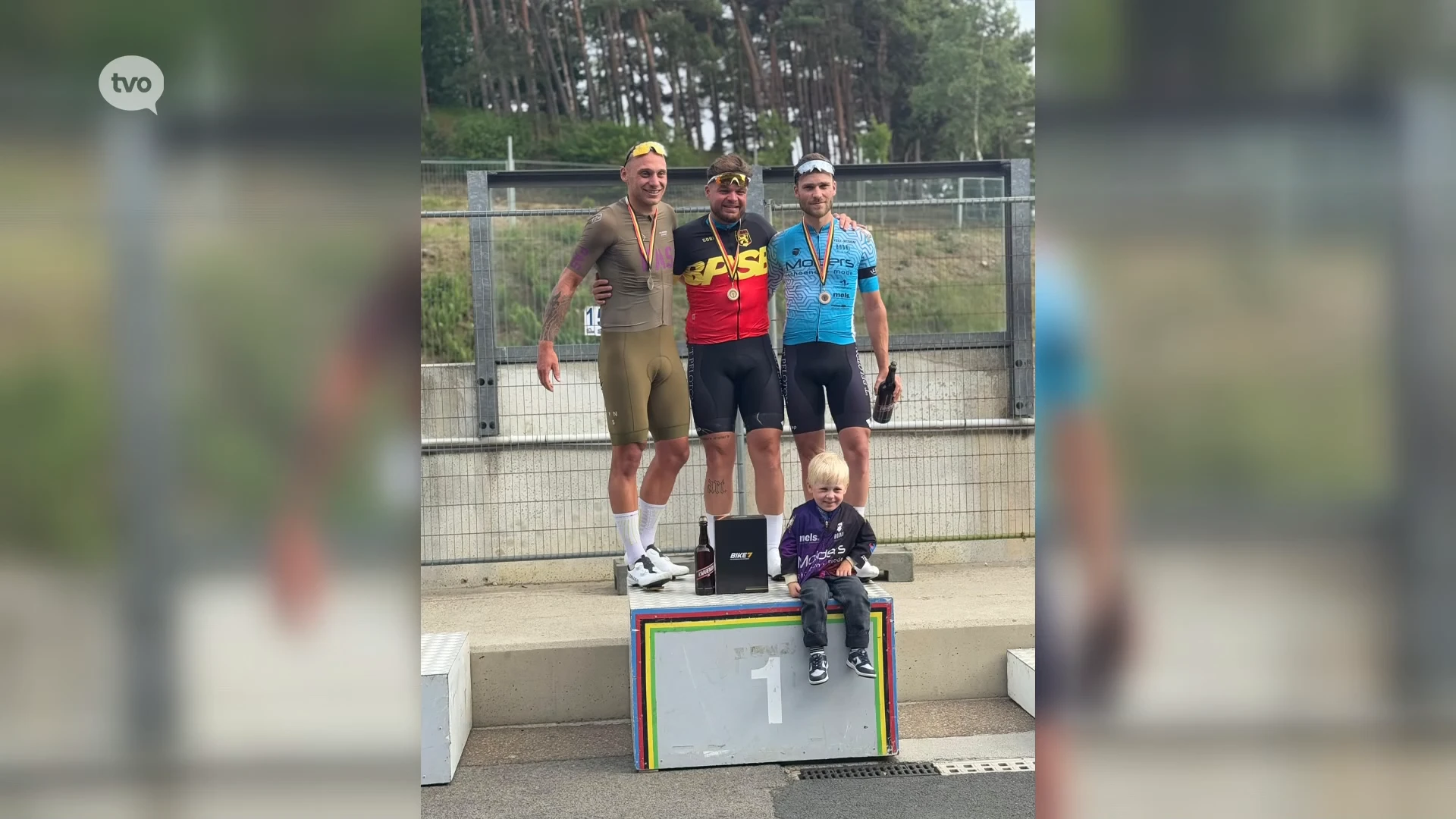 Bryan verloor zijn collega en fietsvriend Lennert na ongeval, maar eert hem met de Belgische titel wielrennen voor politiemannen: "Maar Lennert zal altijd de snelste zijn van ons twee"