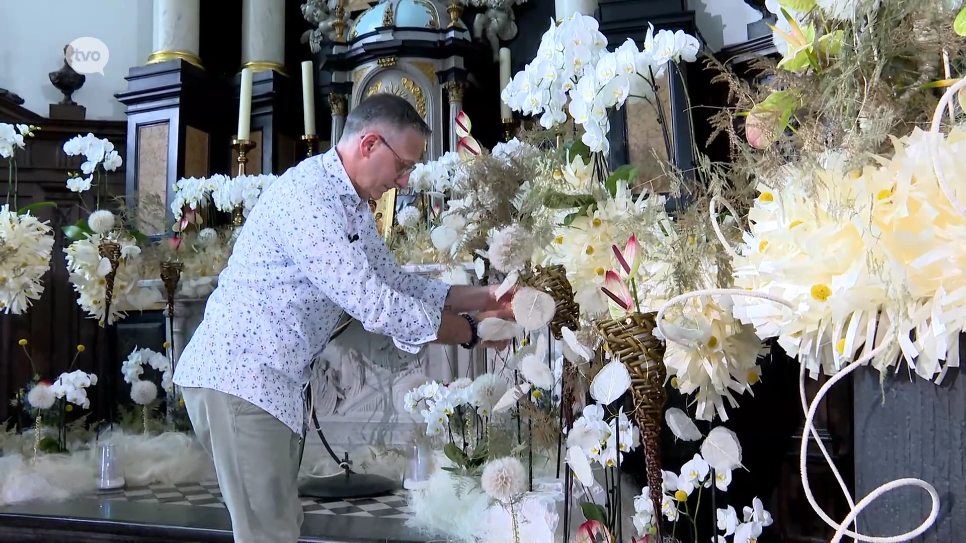 Kerk van Lede omgetoverd tot bloemenparadijs voor 1000-jarig bestaan gemeente