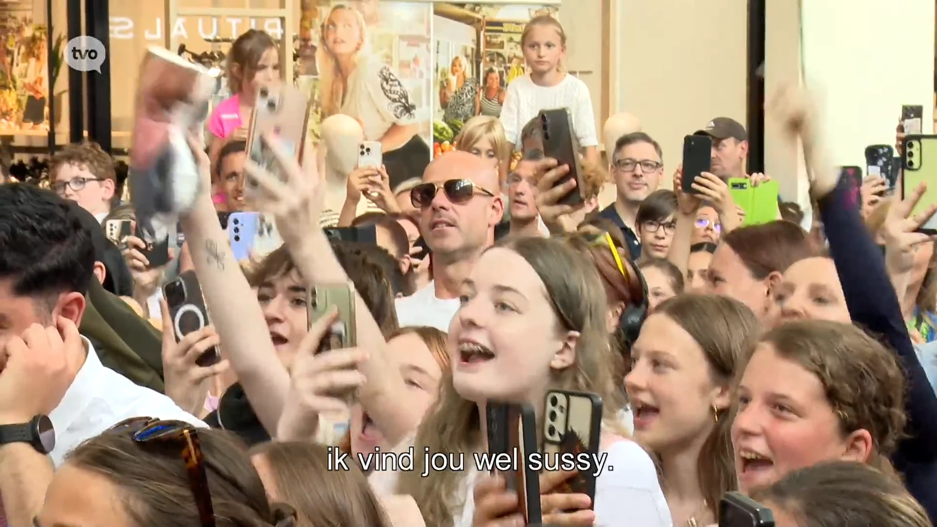 Duizenden fans in Waasland Shopping voor ontmoeting met Tiktok-fenomeen Kassaticket