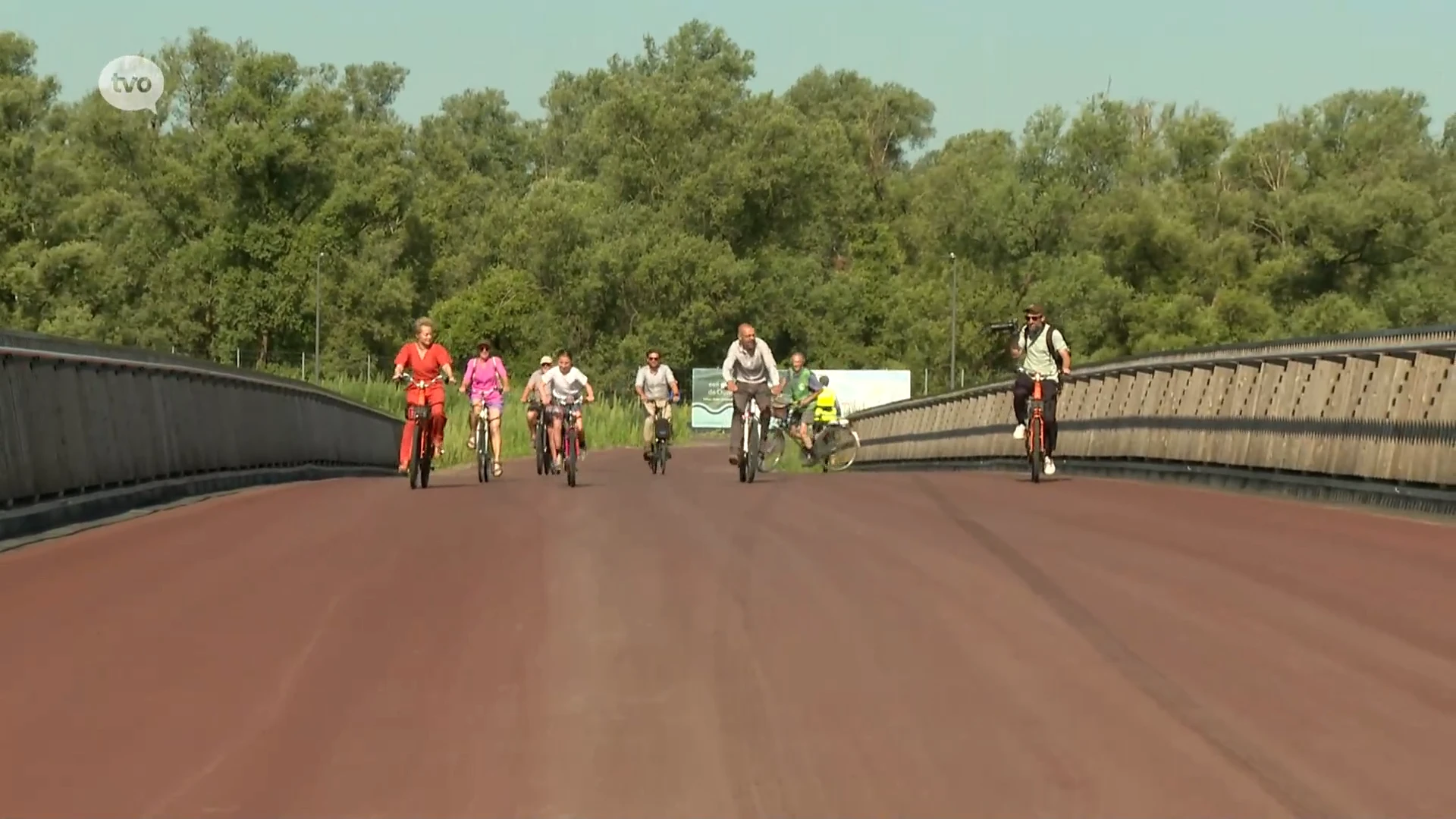 Fietsers krijgen veilige oversteek over R1 knooppunt Sint-Anna: Lantis opent nieuwe fietsbrug