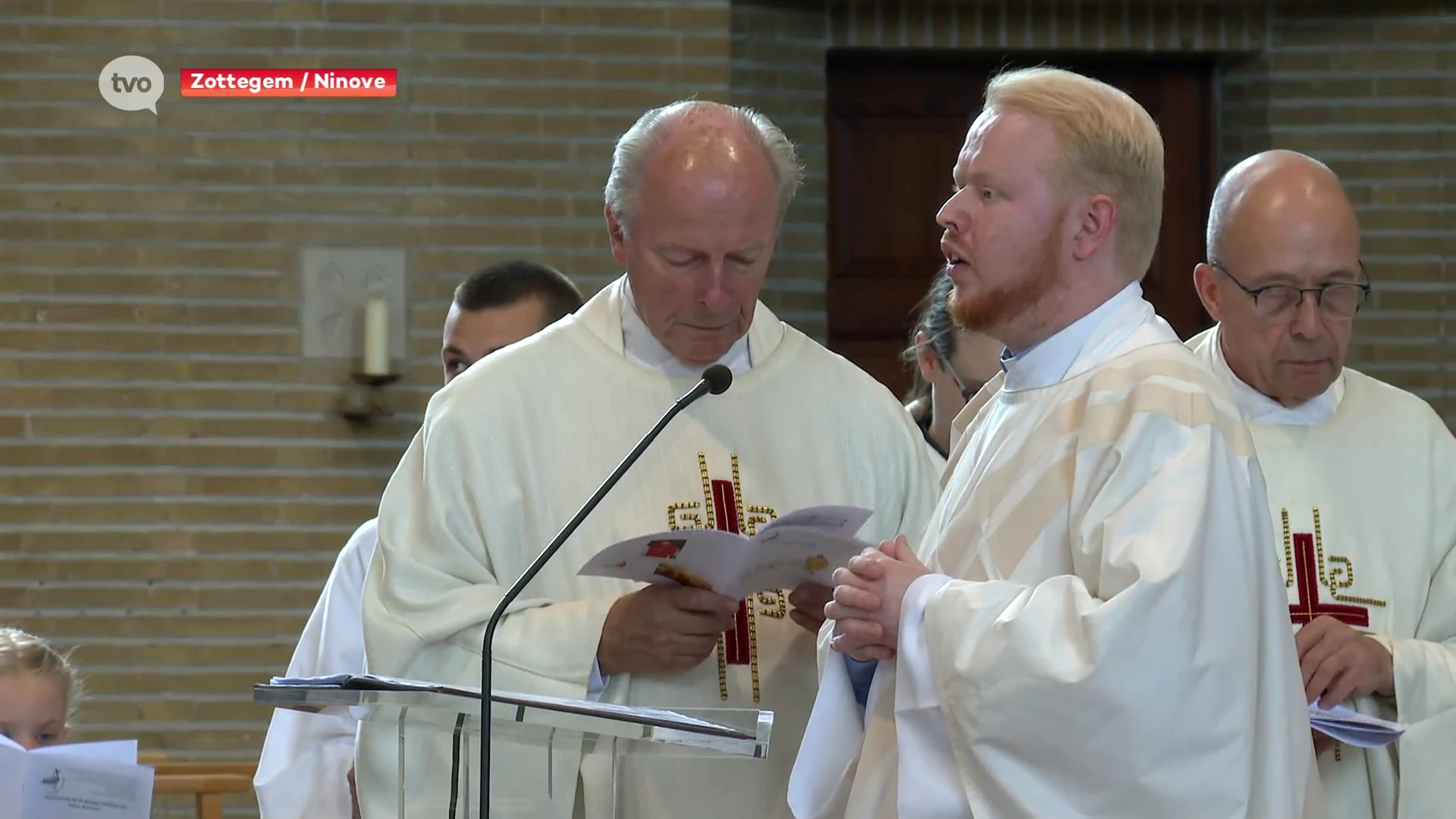 Hylco studeerde als enige priester af dit jaar en mocht zaterdag zijn eerste mis voorgaan in Zottegem