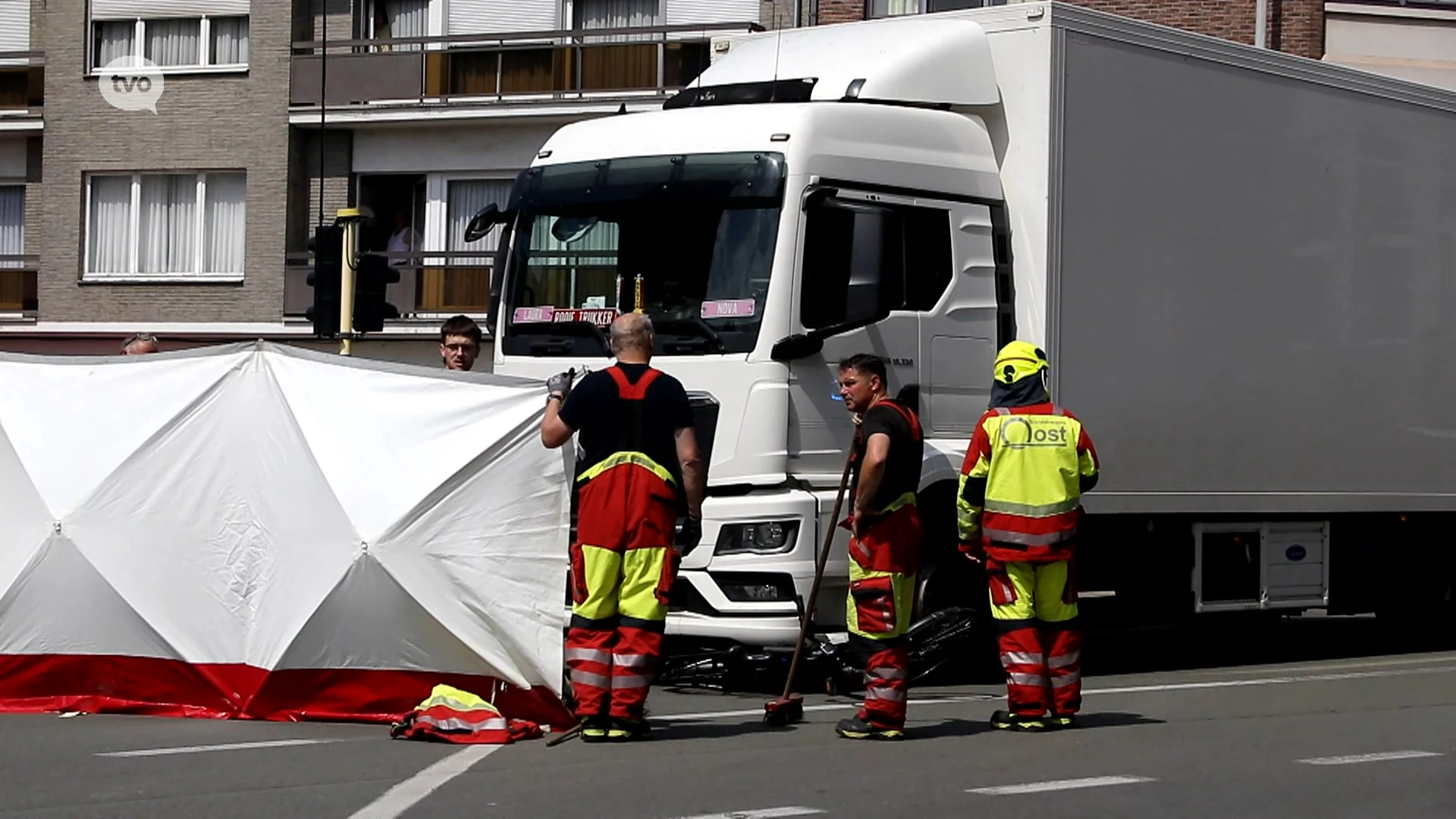 Fietsster in levensgevaar na aanrijding met truck in Sint-Gillis-bij-Dendermonde
