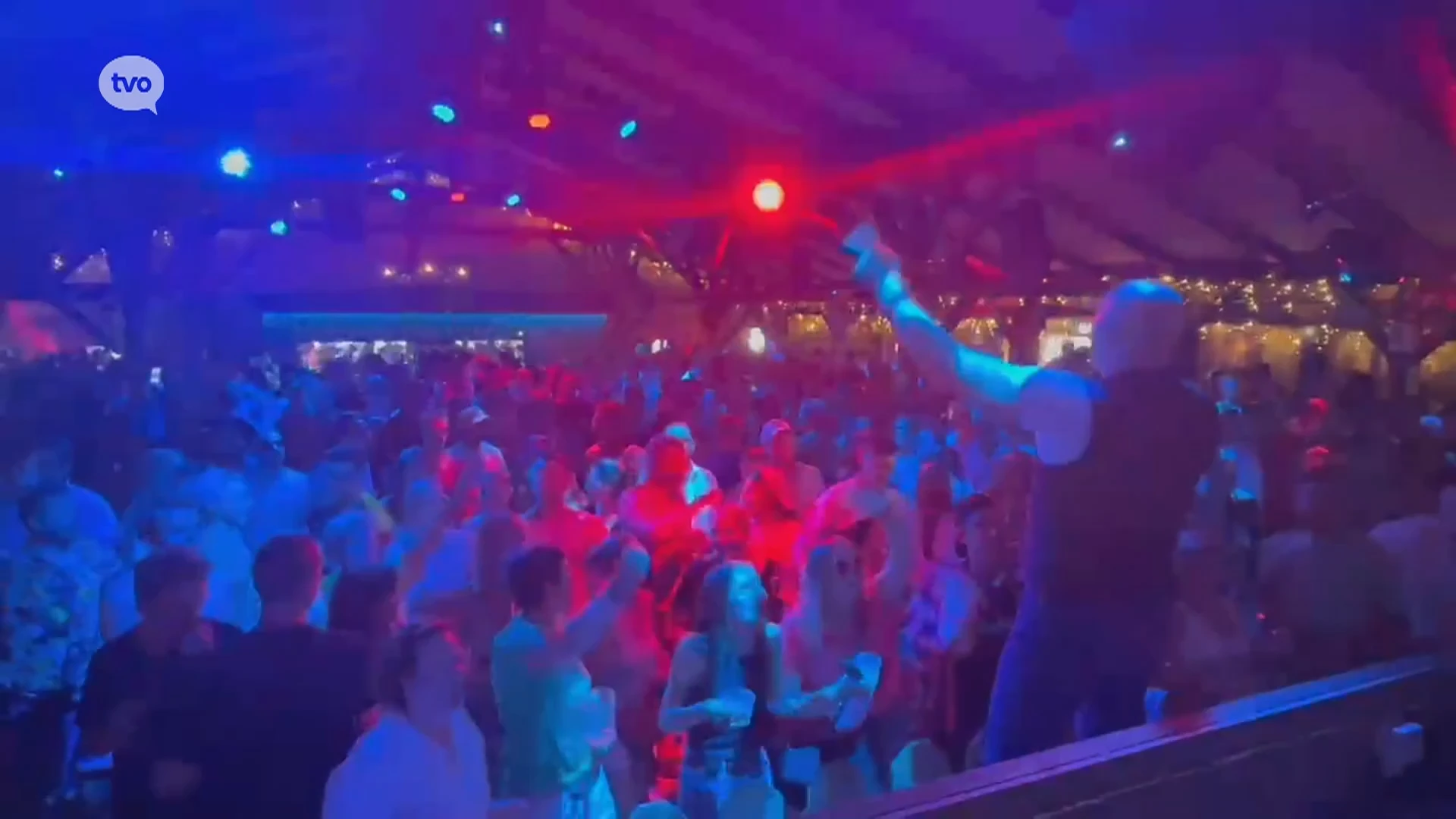 Schlagerzanger Yves Segers blikt tevreden terug op debuut op Tomorrowland: "Het was er boenk op"