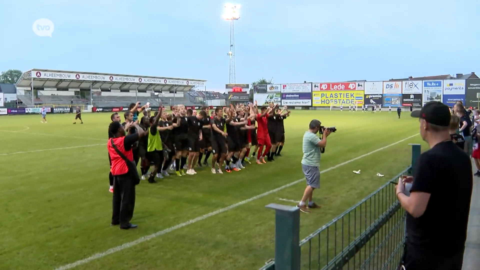 Meer dan duizend supporters maken groot succes van fandag Eendracht Aalst Lede