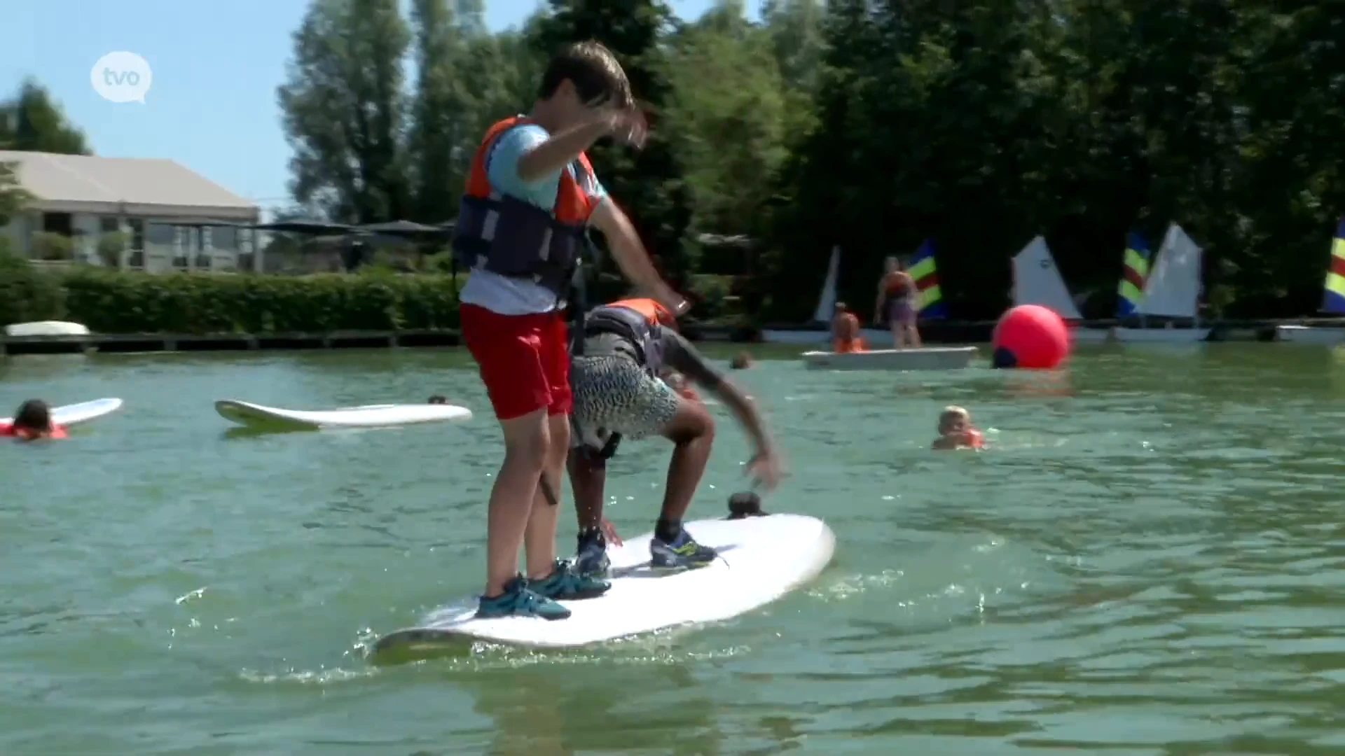 Geen waterrecreatie aan Hamputten in Waasmunster wegens blauwalg