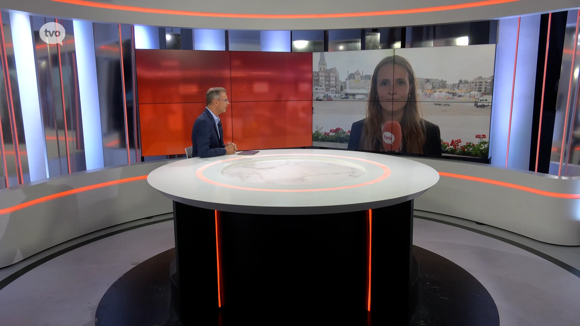 Elouise Mels bij burgemeester Lieven Dehandschutter in Sint-Niklaas