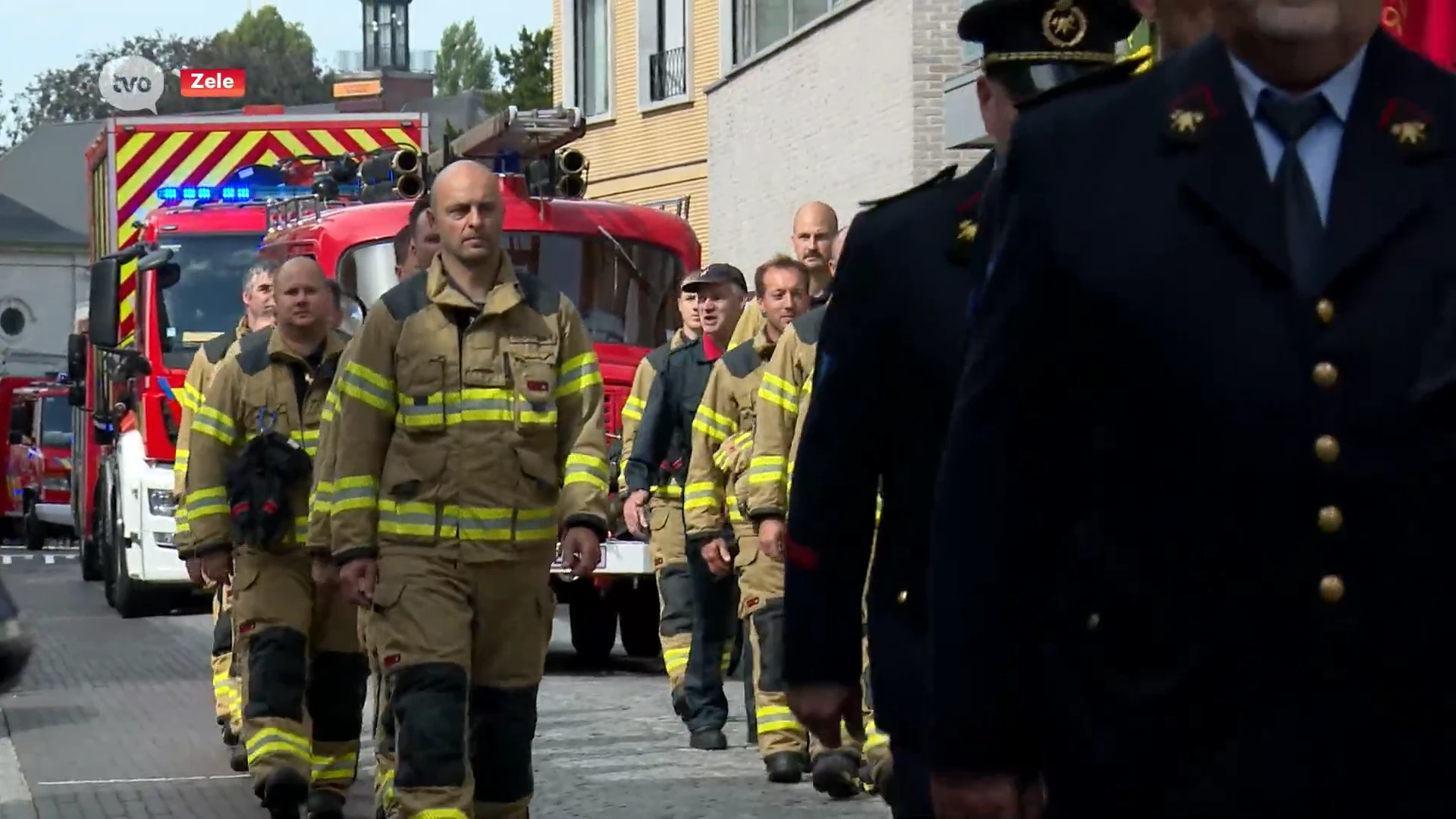 Met een indrukwekkende colonne neemt brandweer Zele intrek in nieuwe kazerne