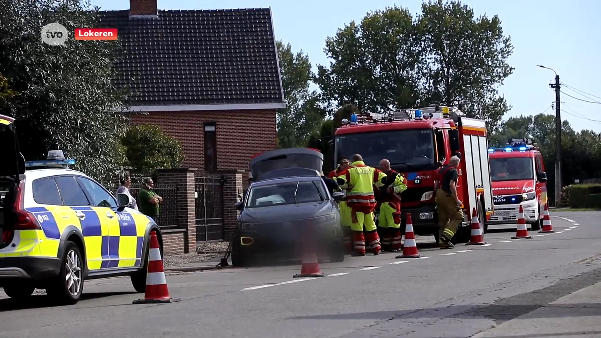 Bestuurder botst op twee betonblokken in Lokeren en moet bevrijd worden door brandweer