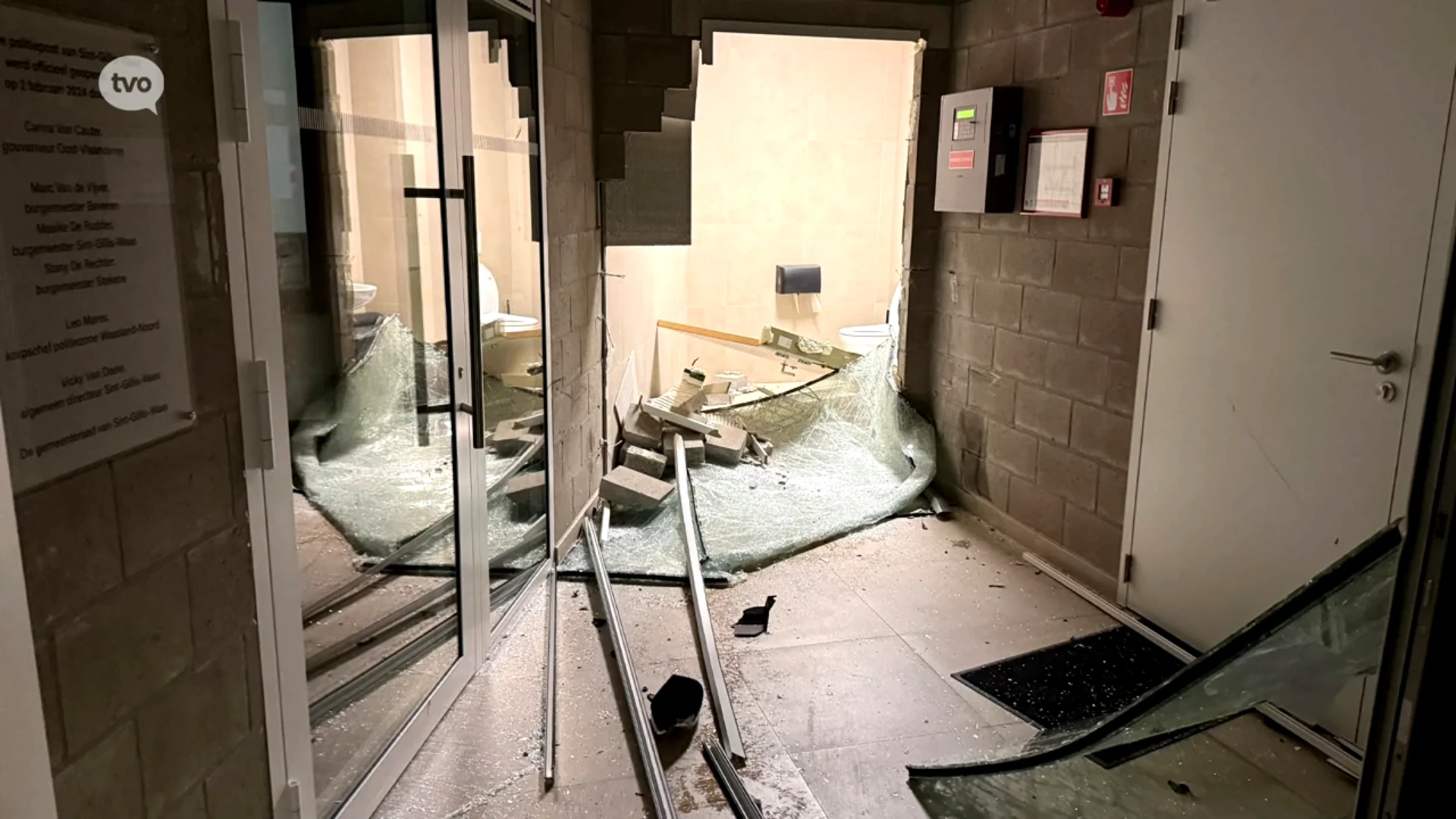 Hoofdafbeelding voor artikel Chauffeur rijdt politiekantoor…