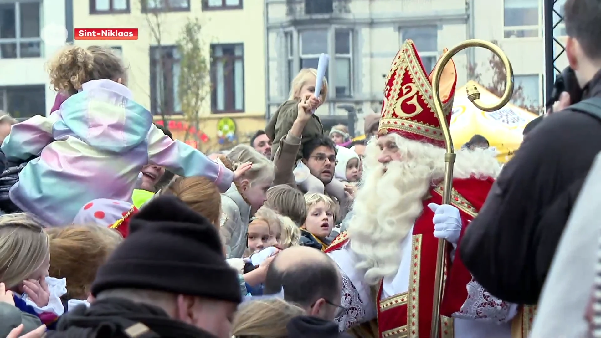 Hoofdafbeelding voor artikel Honderden kinderen ontvangen…