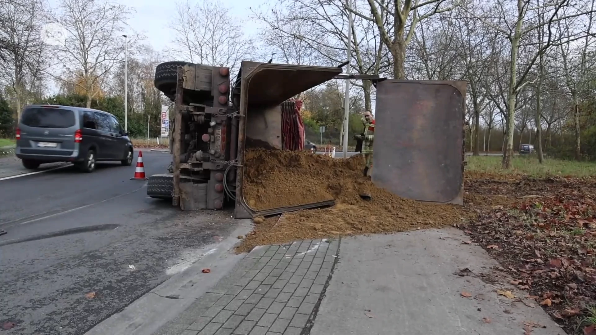 Hoofdafbeelding voor artikel Vrachtwagenbestuurster gewond…