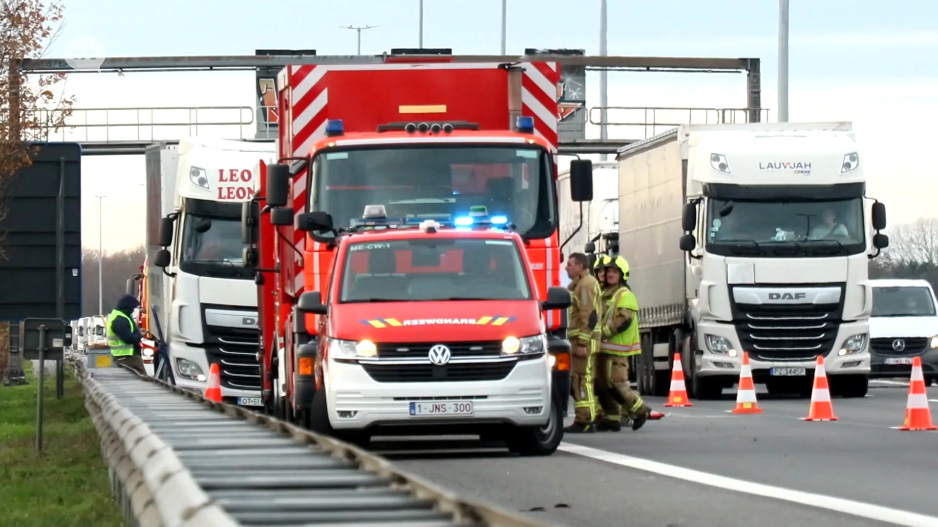 Hoofdafbeelding voor artikel Vrachtwagen met klapband en…