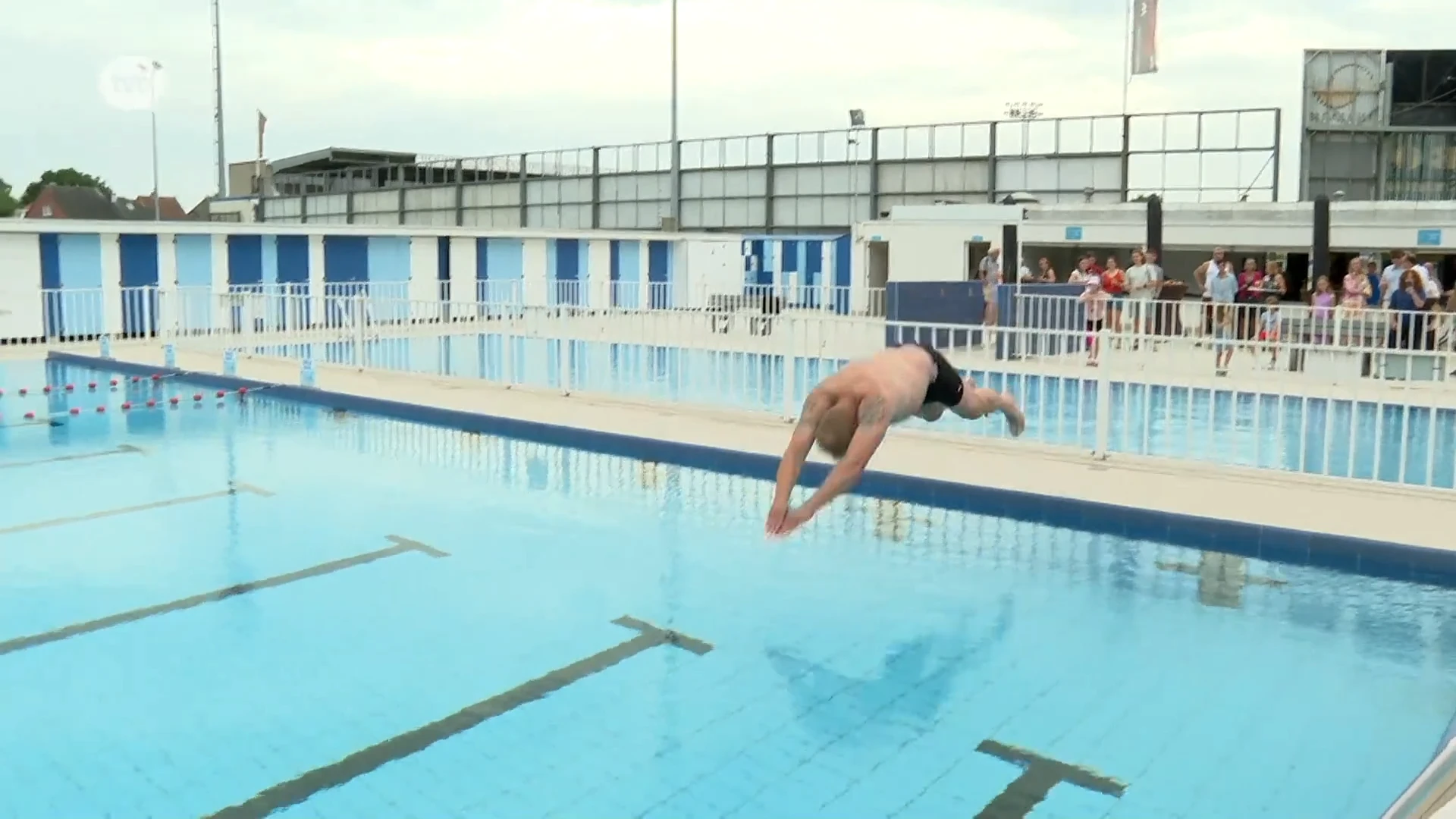 Hoofdafbeelding voor artikel Nieuwjaarsduik in openluchtzwembad…