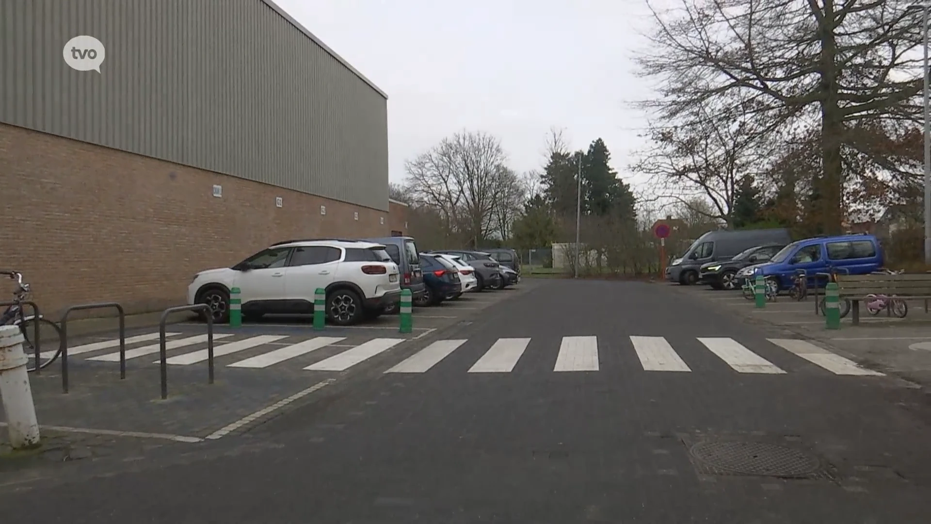 Hoofdafbeelding voor artikel Agent krijgt slagen en stampen…