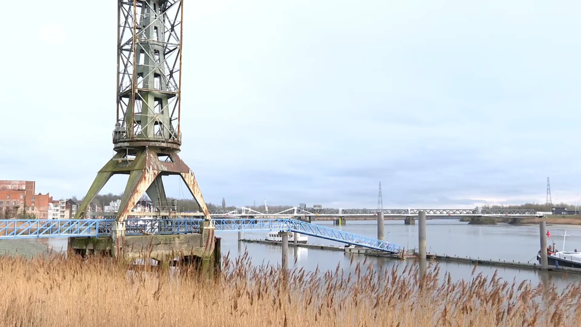 Temse pakt restauratie boelwerfkraan in stukken aan: sokkel met mogelijk betonrot krijgt voorrang