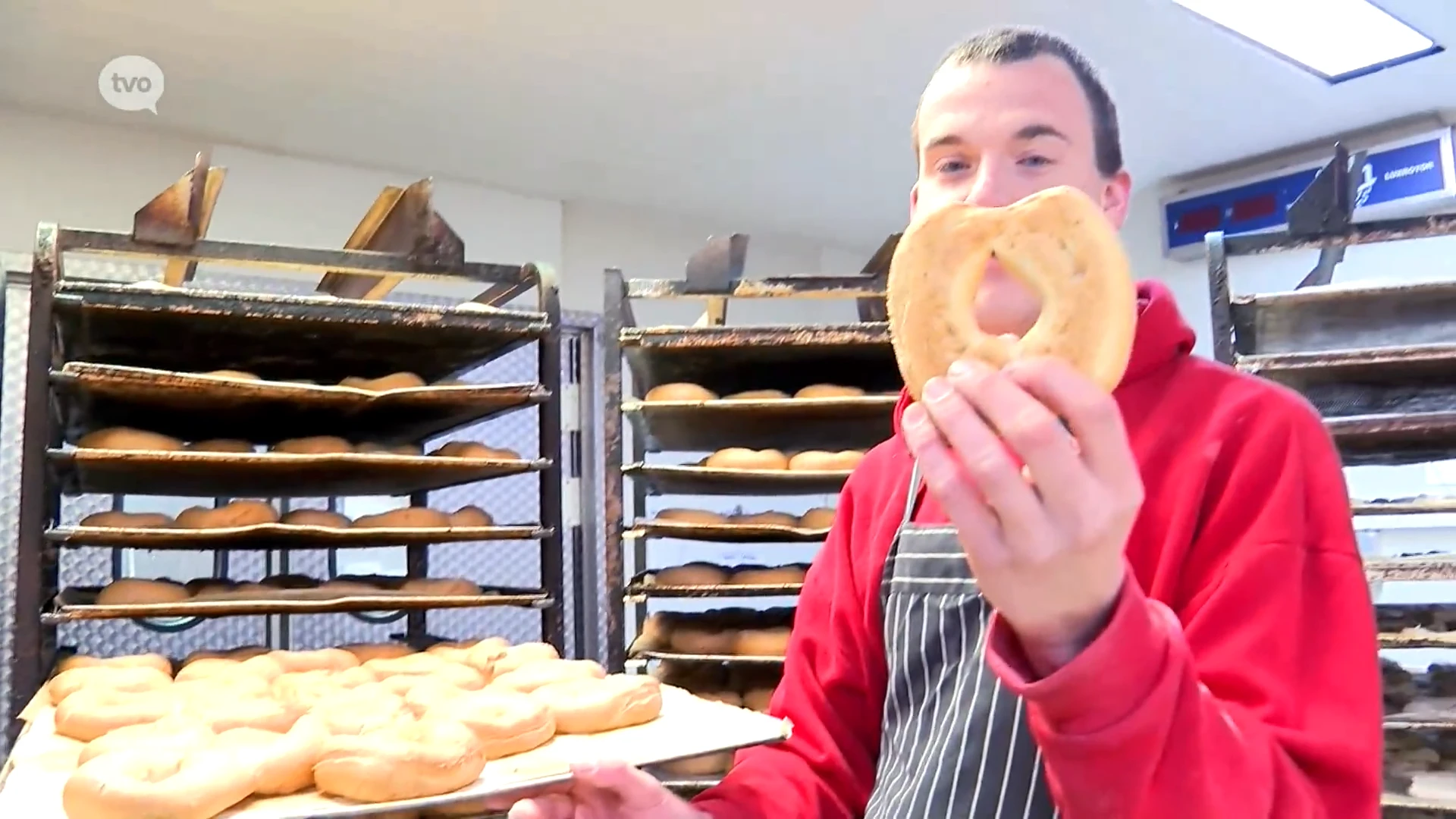 Hoofdafbeelding voor artikel Krakelingen worden gebakken…