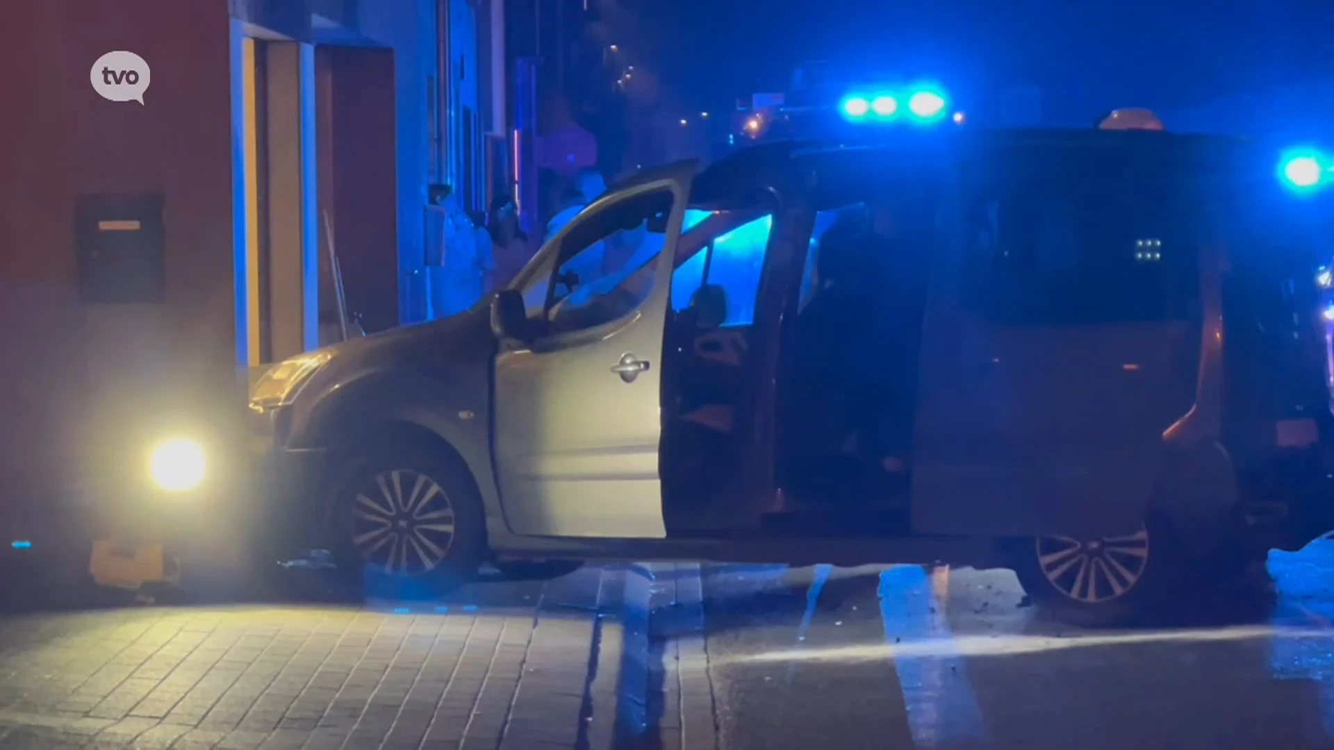 Wagen komt terecht in gevel in Wetteren na aanrijding, één bestuurder had te veel gedronken