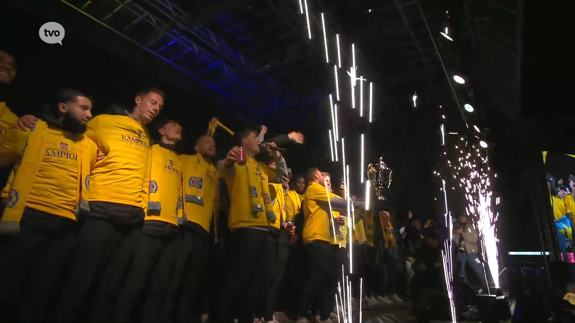 Baila Baila! kampioenen van SK Beveren door paar duizend supporters gehuldigd op de Markt