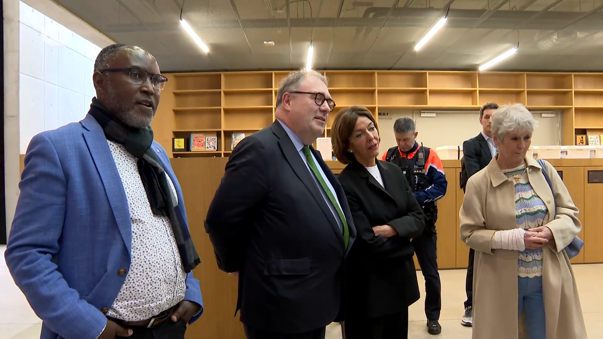 Hoofdafbeelding voor artikel Provinciegouverneur praat…