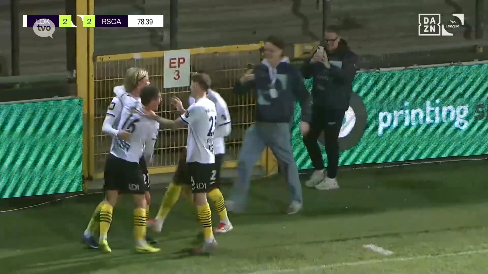 Hoofdafbeelding voor artikel Lokeren wint 'non-wedstrijd'…