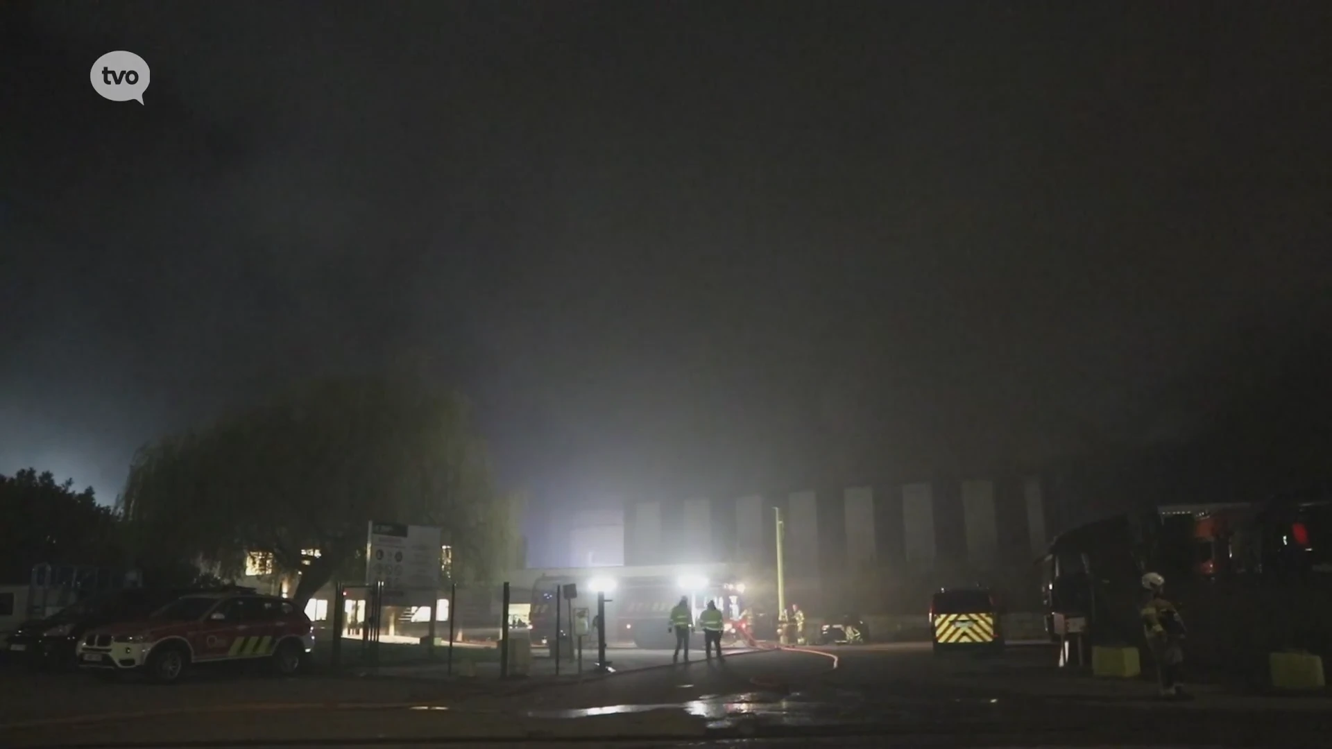 Zware brand bij afvalverwerker in Hamme, BE-alert uitgestuurd om ramen en deuren te sluiten