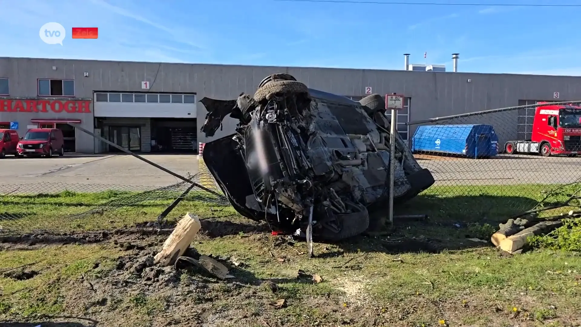 Hoofdafbeelding voor artikel Bestuurder gaat over de kop…