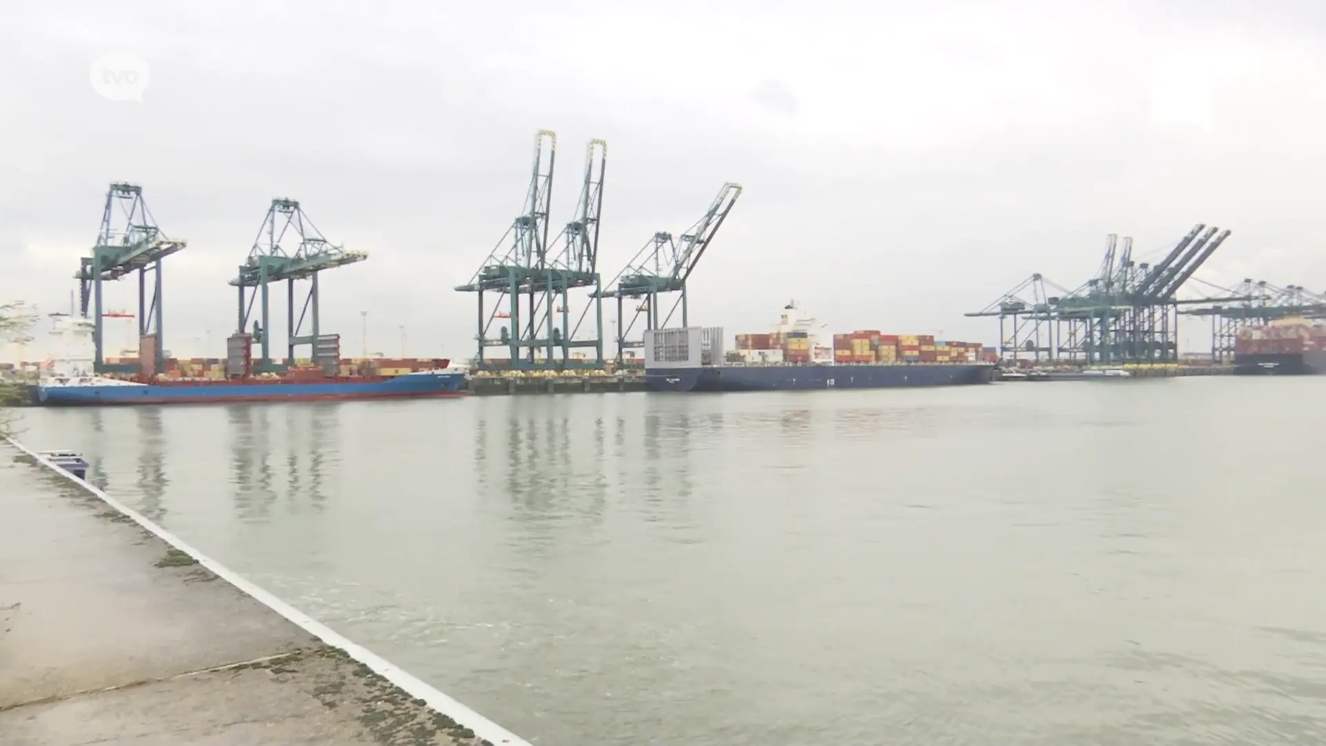 Hoofdafbeelding voor artikel Groot olielek in water van…