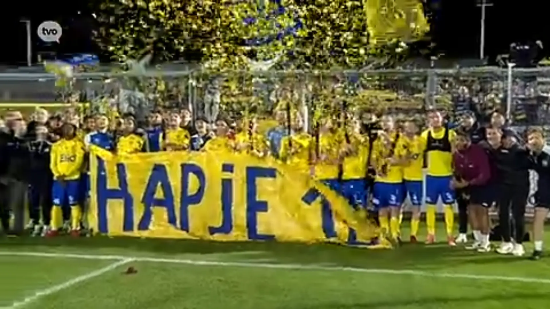 Spelers SK Beveren vieren ongeslagen status met de fans: "We zijn allemaal legends nu"