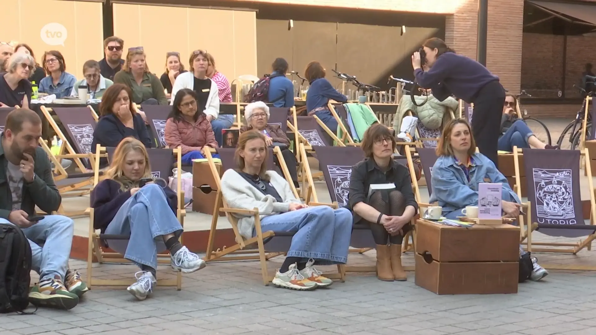 Vlaanderenleestdag: minister-president Matthias Diependaele leest voor op leeslunch in Aalst