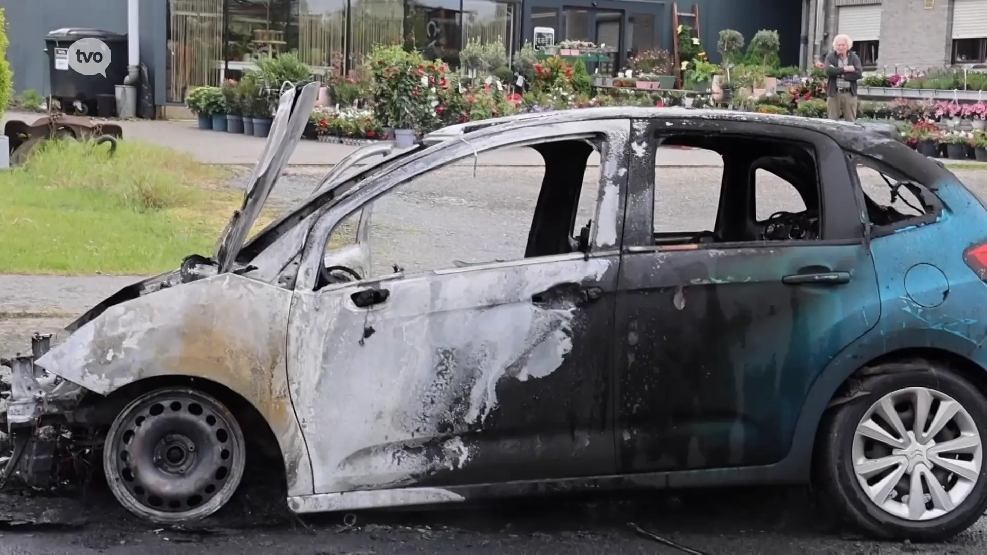 Hoofdafbeelding voor artikel Auto brandt volledig uit op…