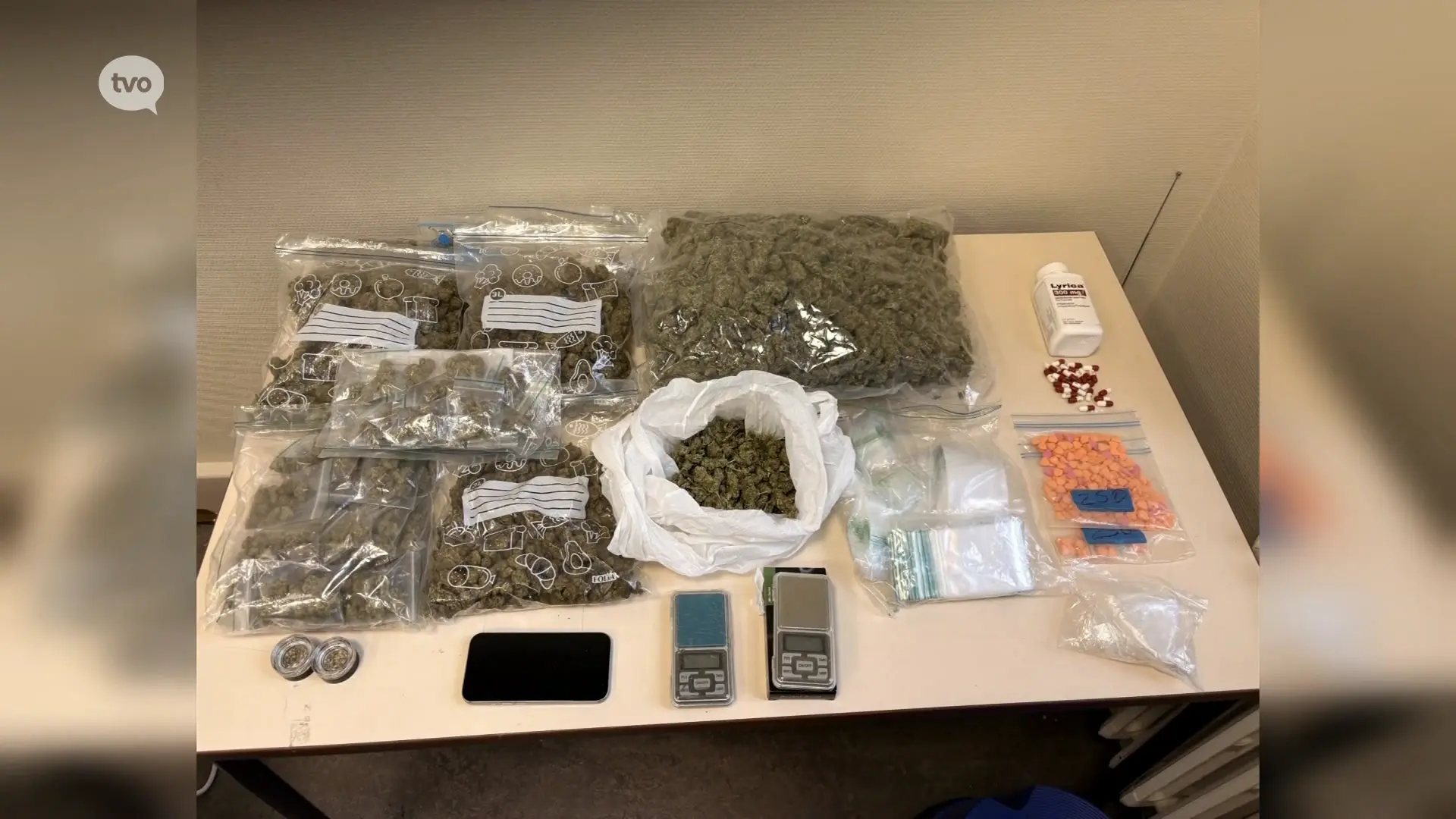 Hoofdafbeelding voor artikel Agenten in burger klissen…