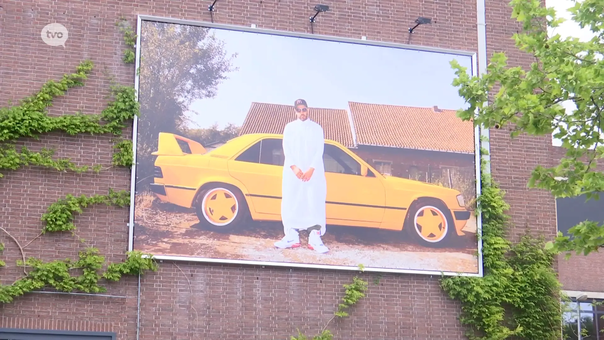 Hoofdafbeelding voor artikel Mous Lamrabat fleurt Sint-Niklaas…