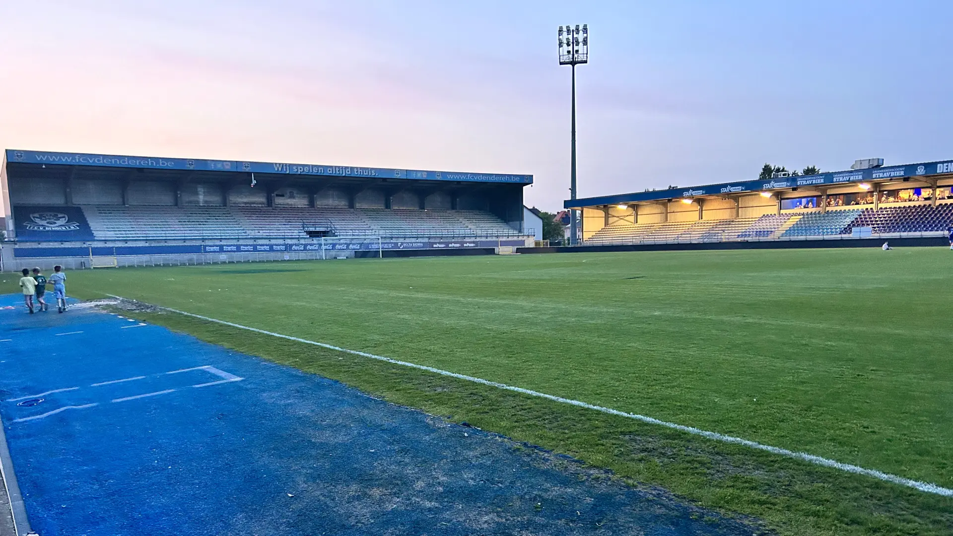 Hoofdafbeelding voor artikel FCV Dender degradeert na twee…