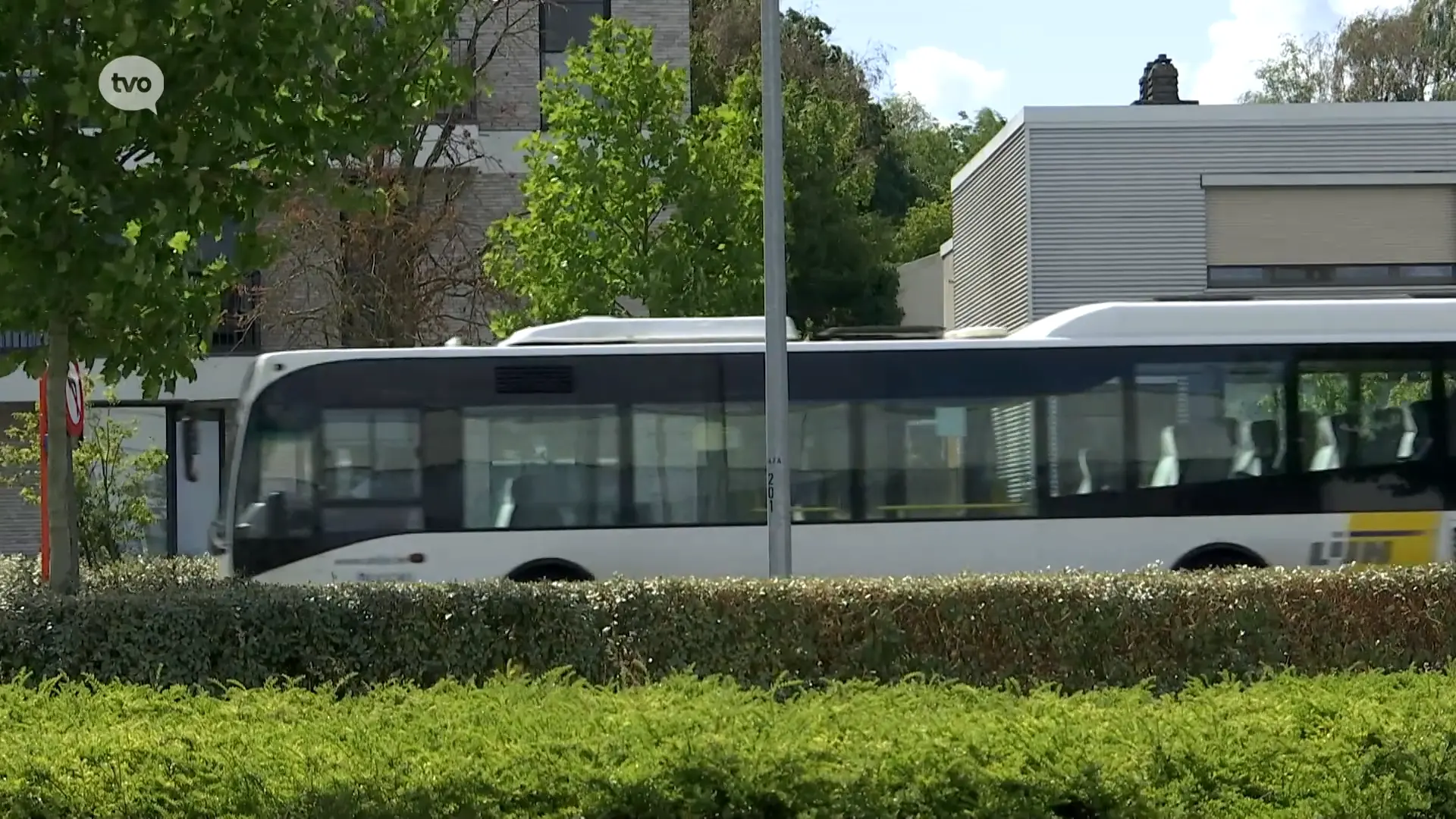 Hoofdafbeelding voor artikel De Lijn haalt bussen met technisch…