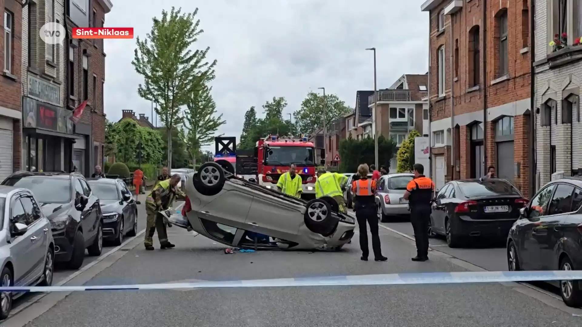 Hoofdafbeelding voor artikel Wagen belandt op dak in Sint-Niklaas,…