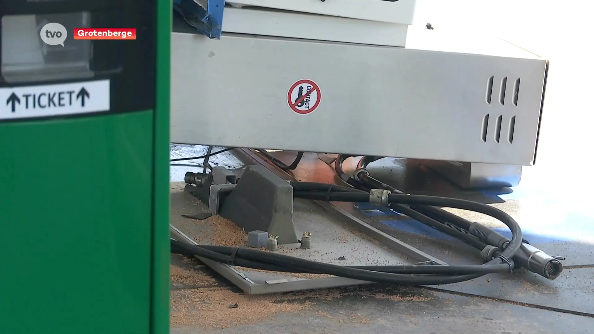 Hoofdafbeelding voor artikel Oude man rijdt tegen tankstation…