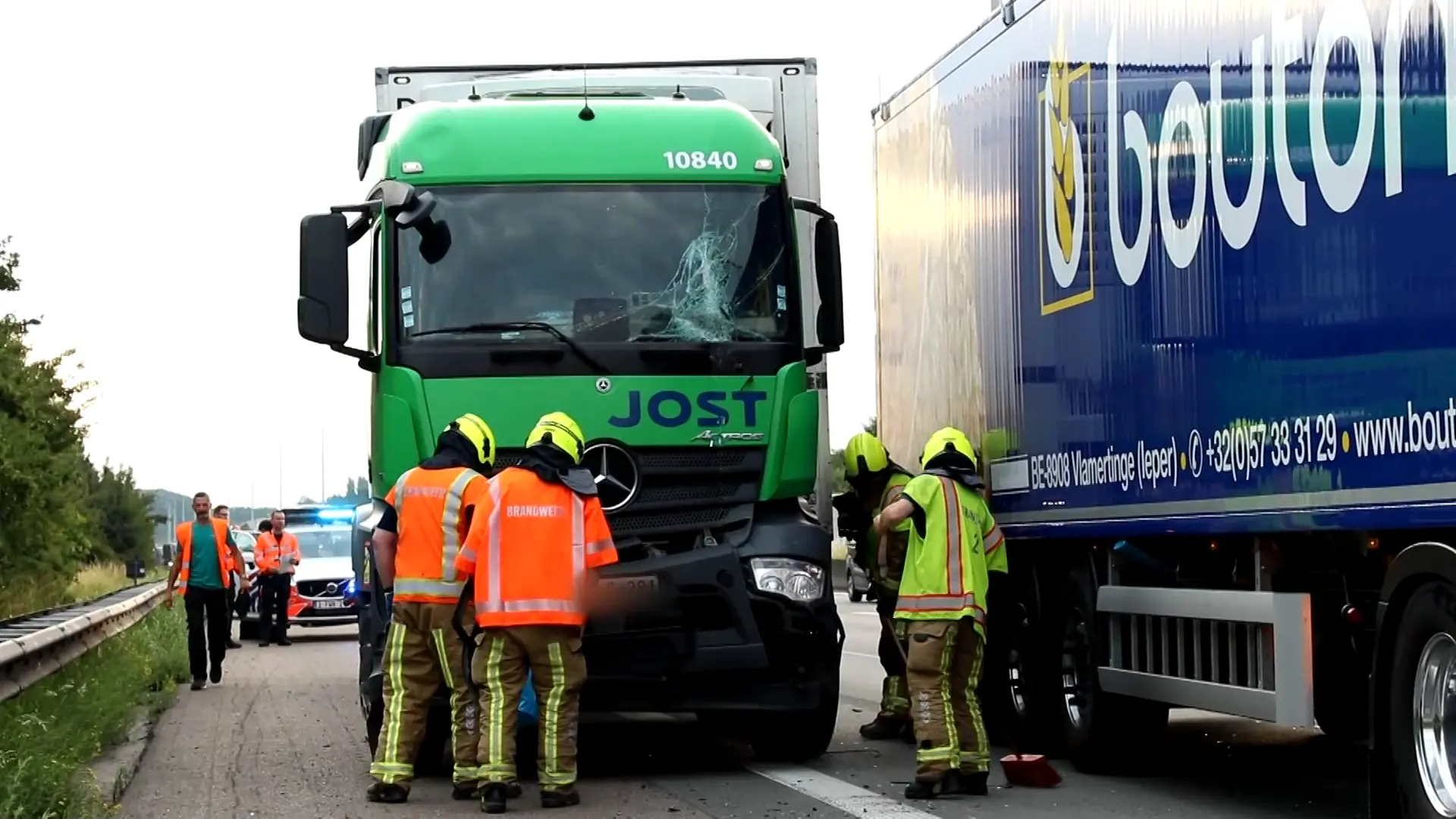 Drie vrachtwagens betrokken bij ongeval op E17 in Waasmunster
