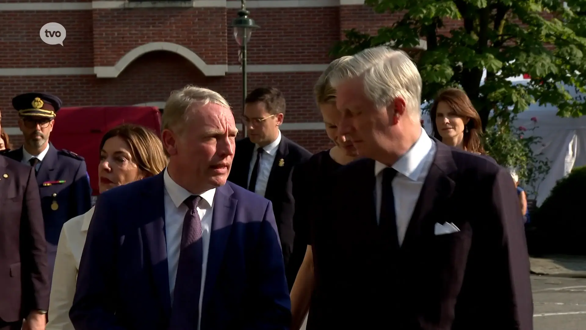 Koning Filip en Koningin Mathilde wonen herdenking voor slachtoffers bij in Buggenhout