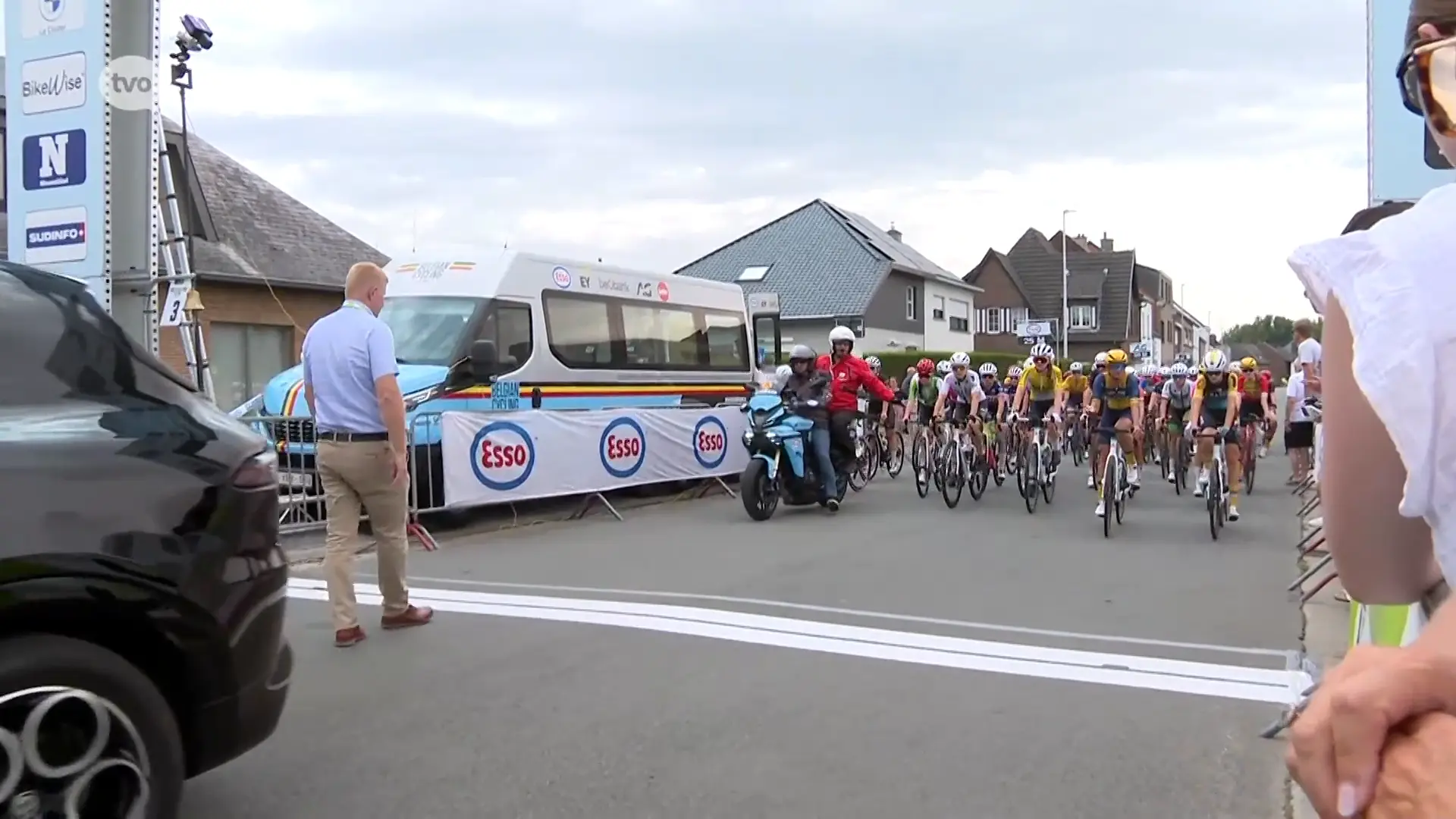 Hoofdafbeelding voor artikel 15-jarige wielrenster botst…