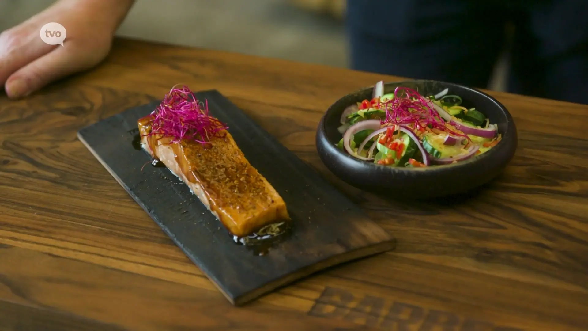 Hoofdafbeelding voor artikel BBQ Tip 7: "Zalm op een cederhouten…