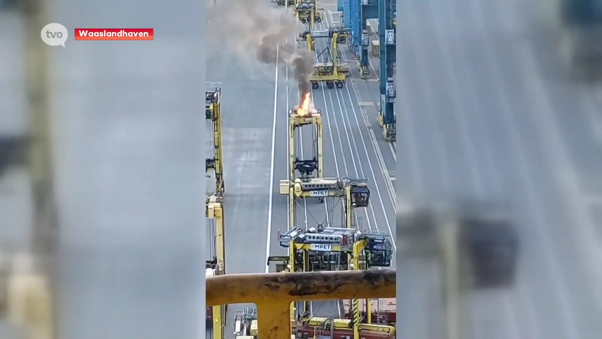 Hoofdafbeelding voor artikel Straddle carrier in brand…