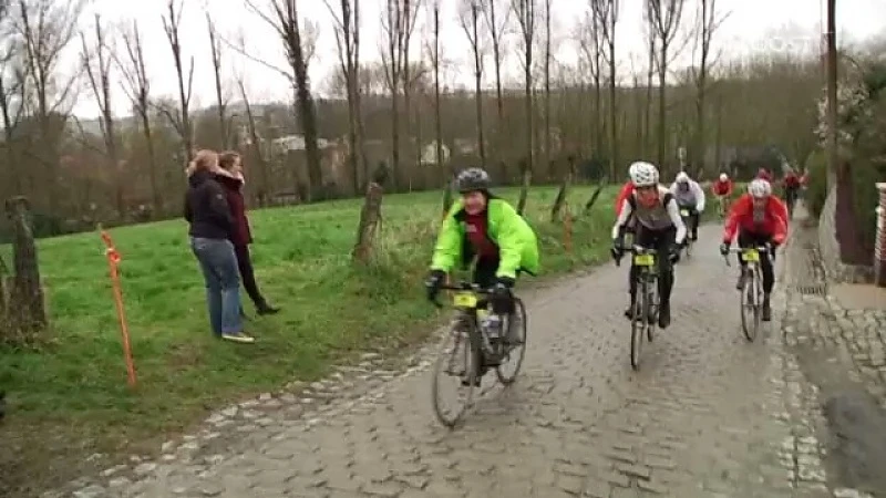 14.000 wielertoeristen bedwingen hellingen Ronde