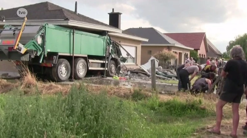 Vrachtwagen ramt huis in Meldert