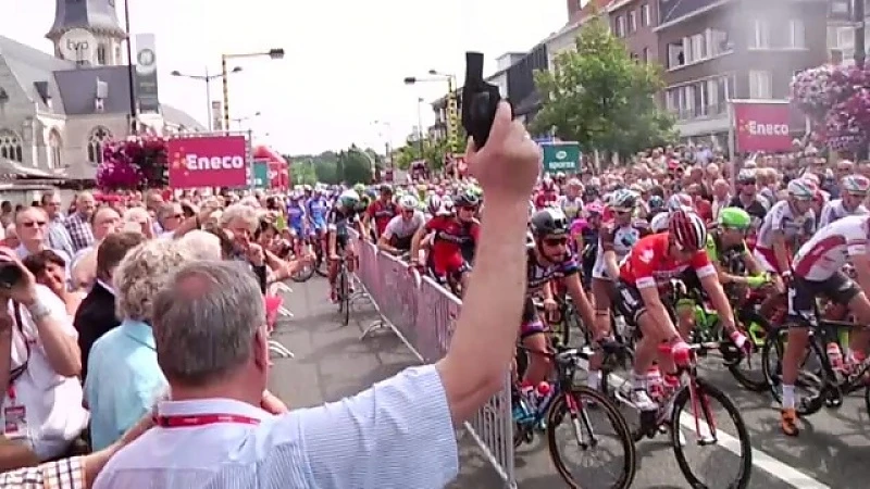 Duizenden wielerfans op start Eneco-rit in Beveren