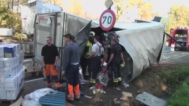 Filerijden op N41 door gekantelde vrachtwagen