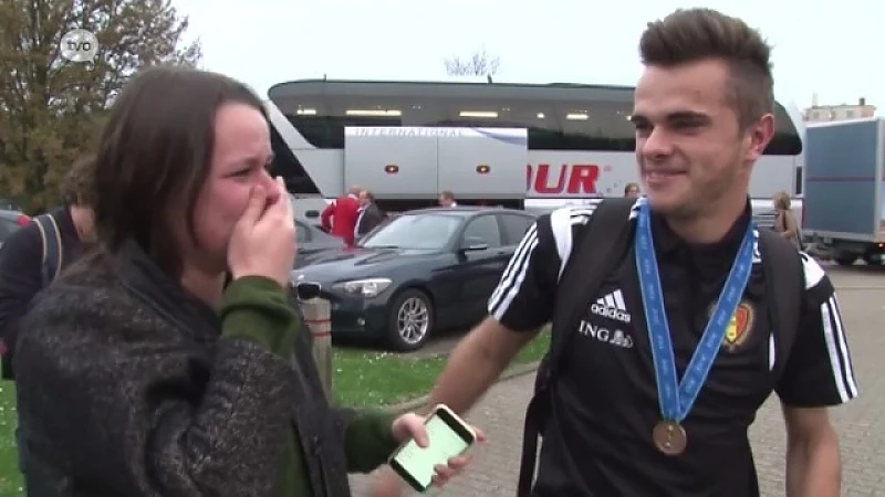 Bronzen voetbalhelden zijn weer thuis