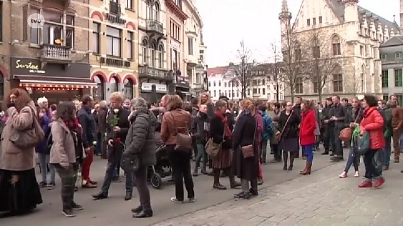 Oost-Vlaanderen staat stil bij gruwelijke aanslagen in Parijs