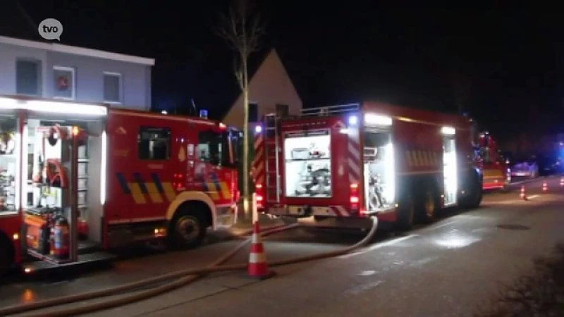 Temse: Wind wakkert vuur aan, bergplaats vernield