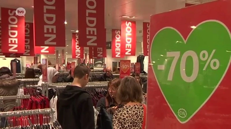 Eerste soldenjagers doen gouden zaken in Waasland Shopping Center